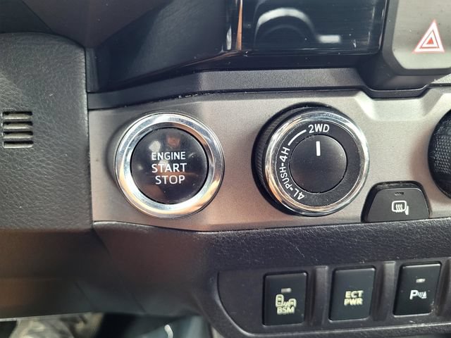Used 2018 Toyota Tacoma TRD Off-Road w/ Technology Package AWD/4WD image 17