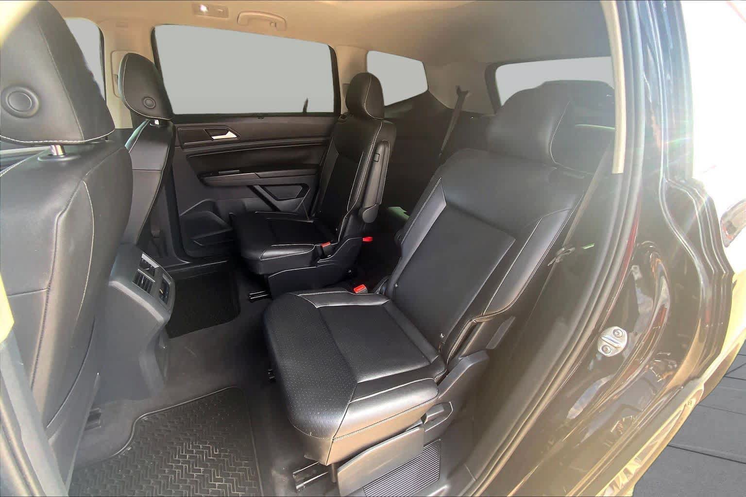 Used 2021 Volkswagen Atlas SE w/ Panoramic Sunroof Package FWD image 21