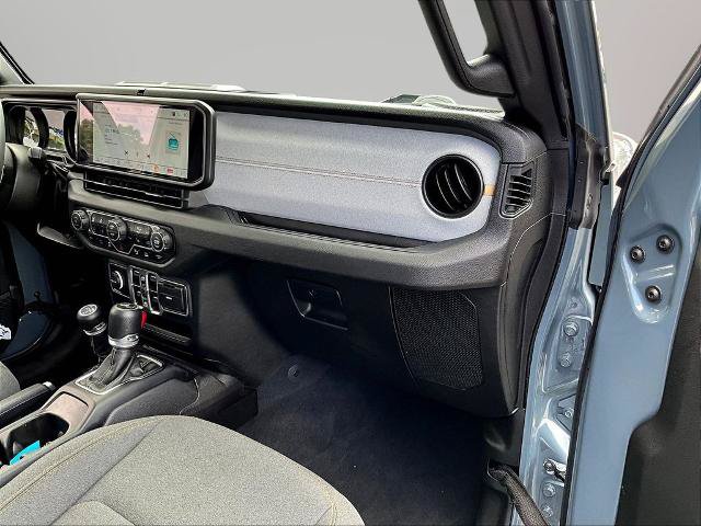 Used 2024 Jeep Wrangler Unlimited w/ Convenience Group AWD/4WD image 25