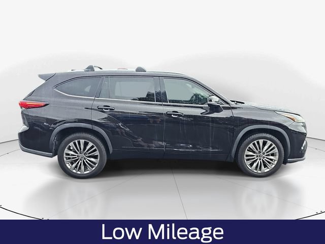 Used 2021 Toyota Highlander Platinum FWD video 3