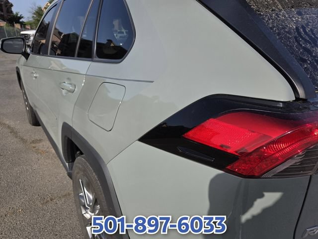 Used 2020 Toyota RAV4 XLE Premium FWD image 6