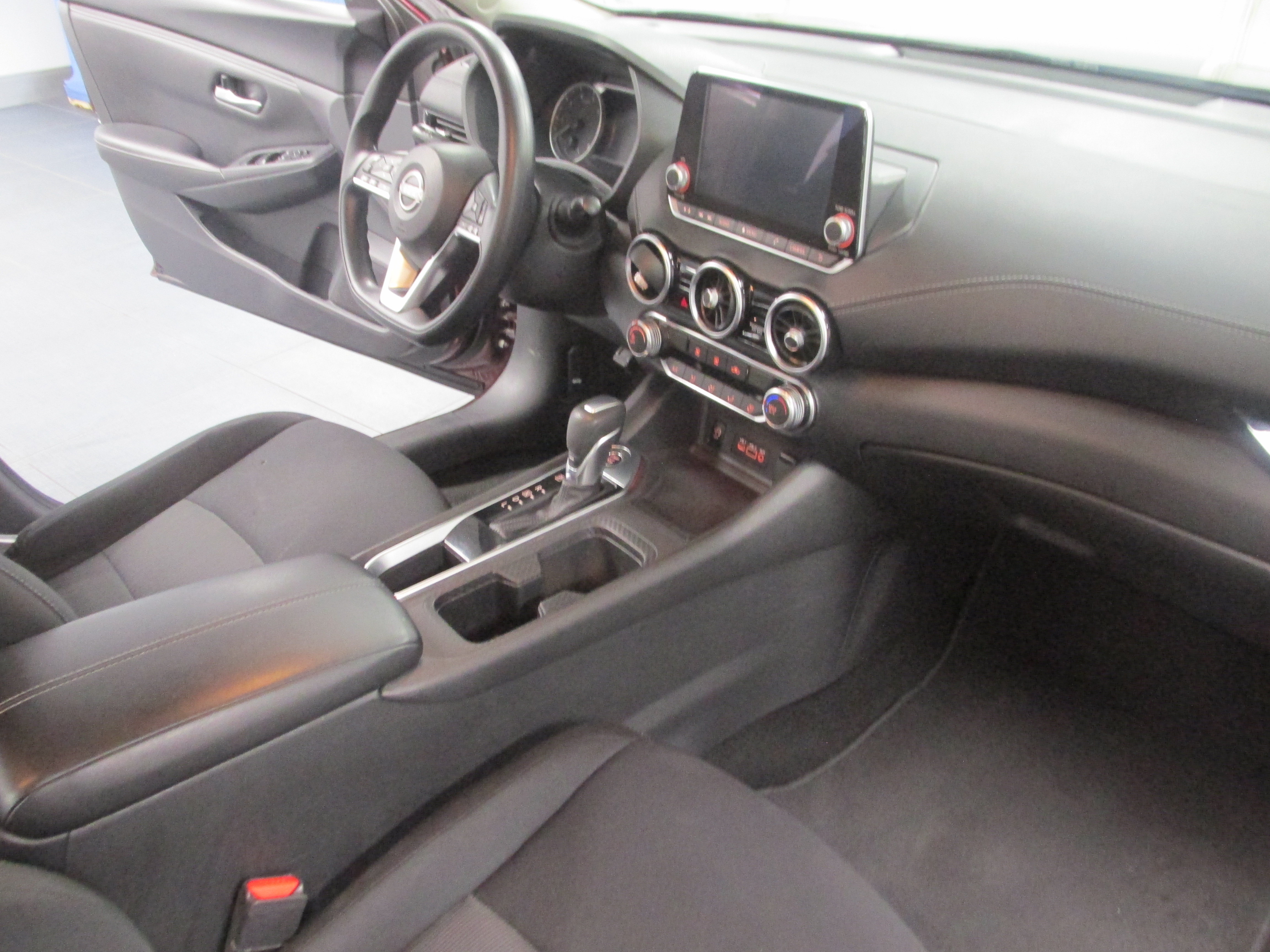 Used 2024 Nissan Sentra SV FWD image 23