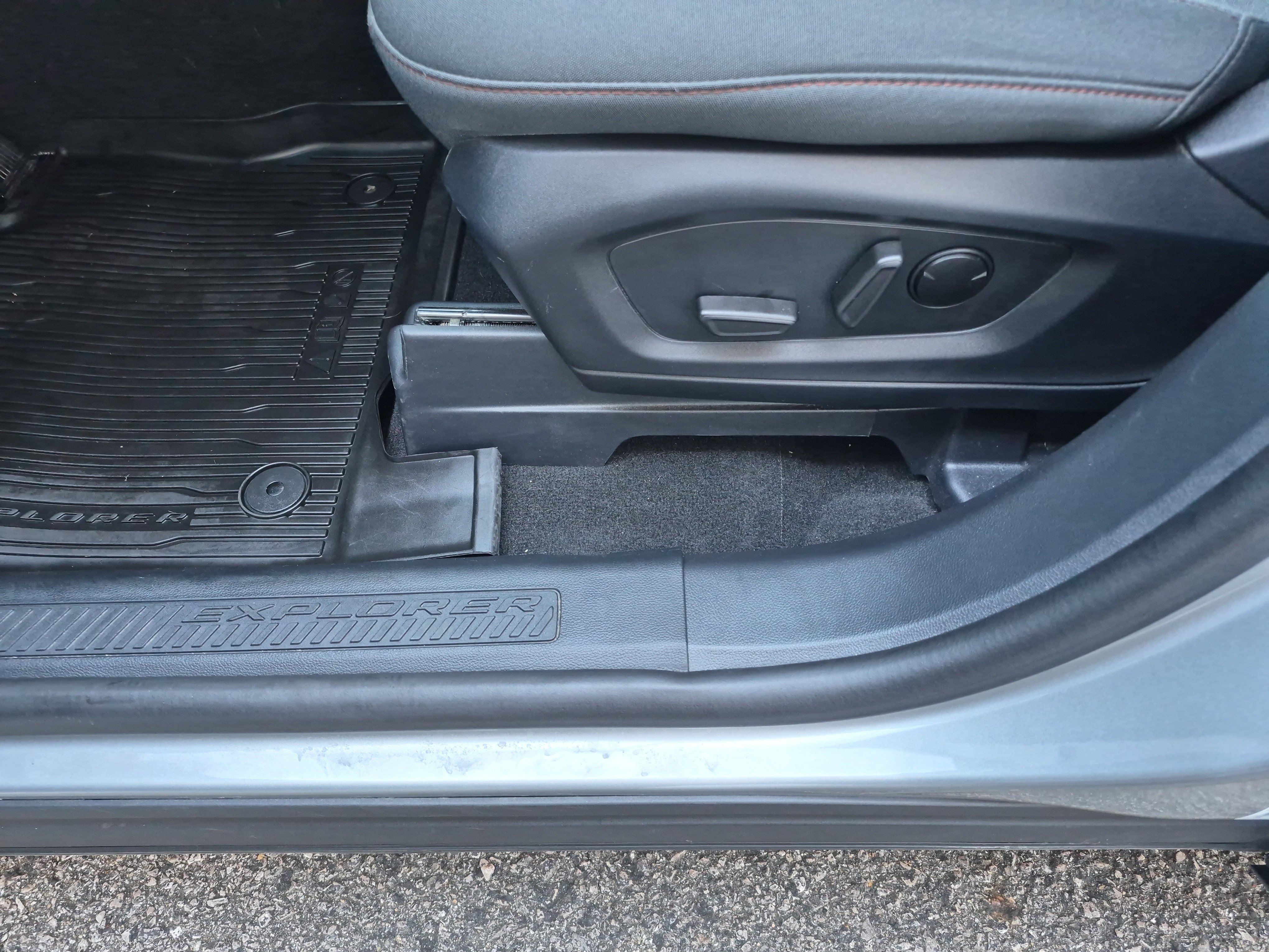 Certified 2025 Ford Explorer Active image 13