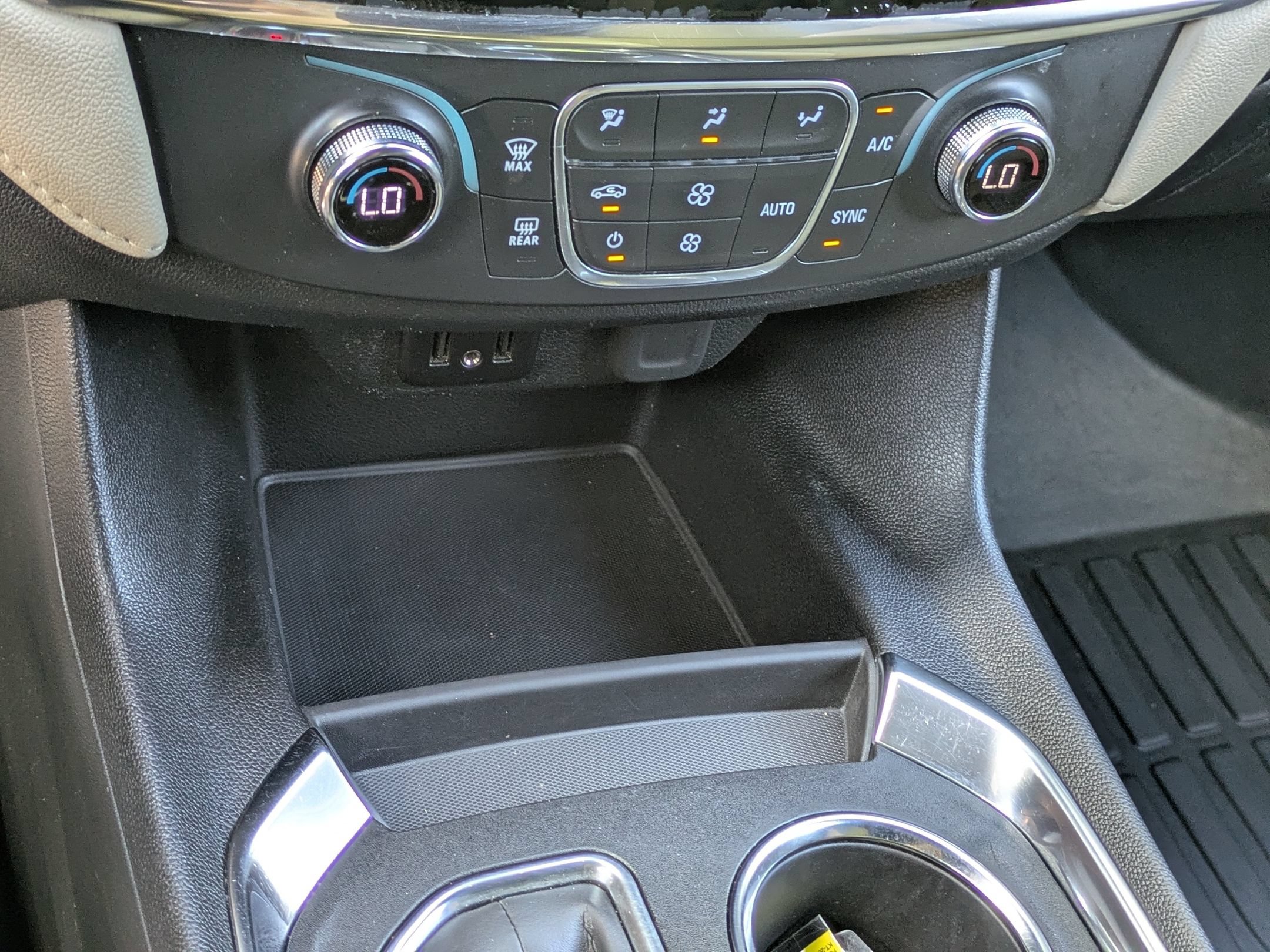 Used 2023 Chevrolet Traverse LS FWD image 19