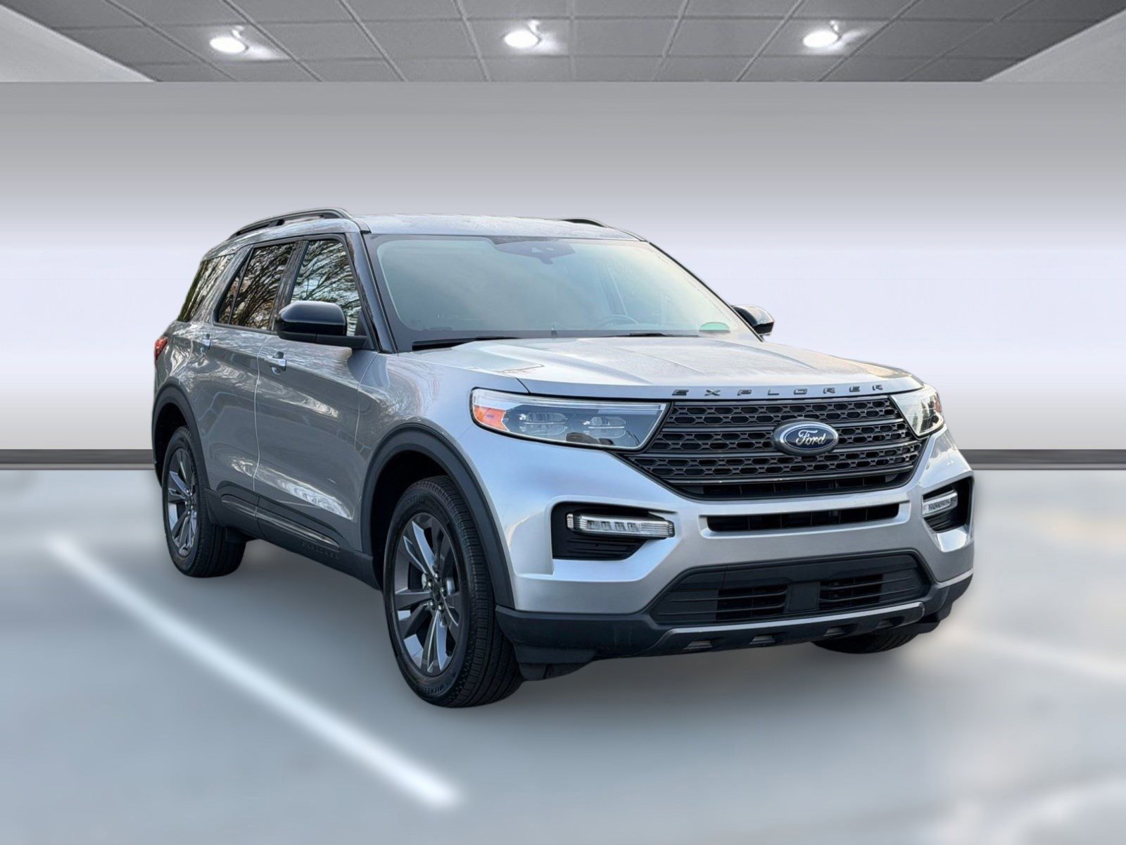 Certified 2022 Ford Explorer XLT w/ Equipment Group 202A image 7