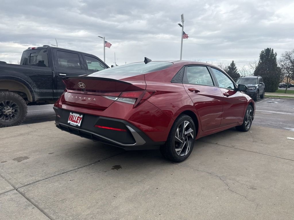 Used 2025 Hyundai Elantra Sport image 14