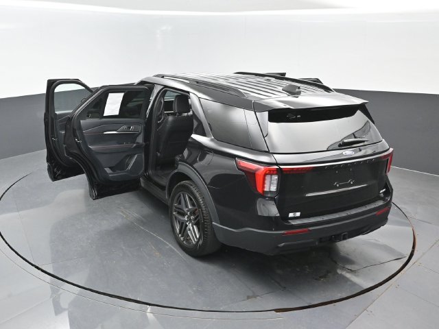 Certified 2025 Ford Explorer ST-Line w/ ST-Line Street Pack AWD/4WD image 26