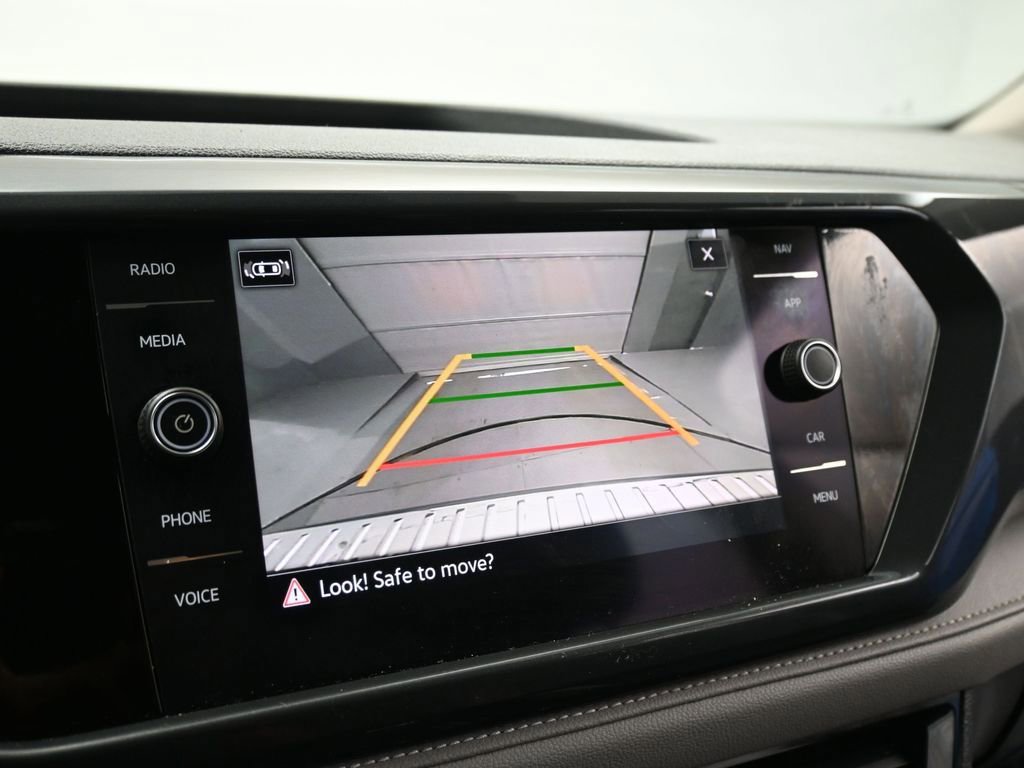 Used 2022 Volkswagen Taos SEL w/ Panoramic Sunroof Package image 42