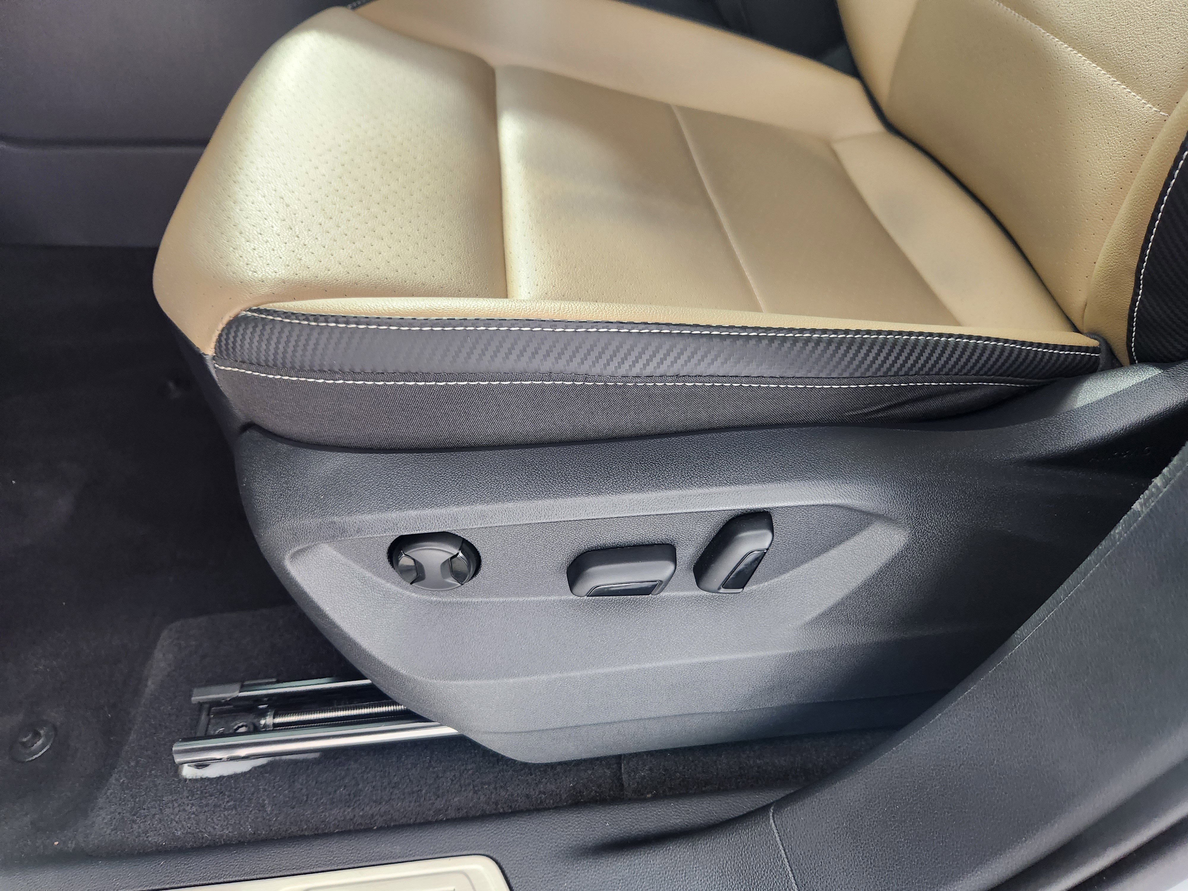 Used 2022 Volkswagen Atlas Cross Sport SE image 13