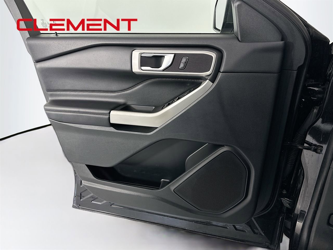 Certified 2022 Ford Explorer XLT w/ Equipment Group 202A image 27