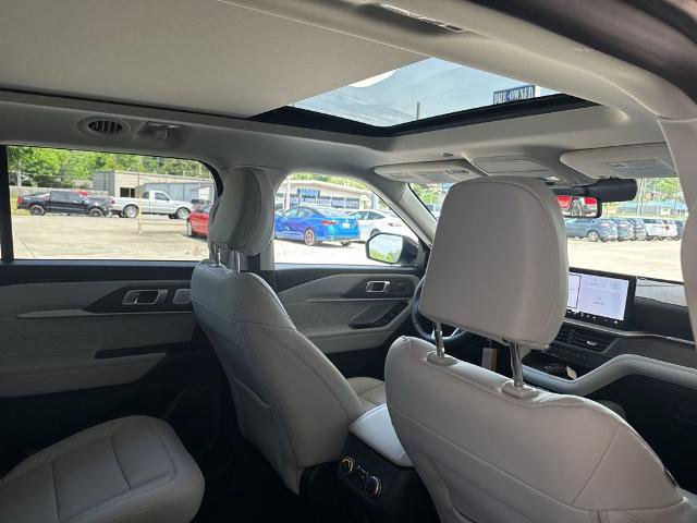 Certified 2025 Ford Explorer Platinum w/ Ultimate Package AWD/4WD image 24