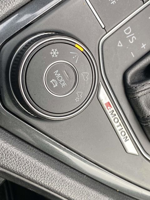 Used 2018 Volkswagen Tiguan SEL image 34