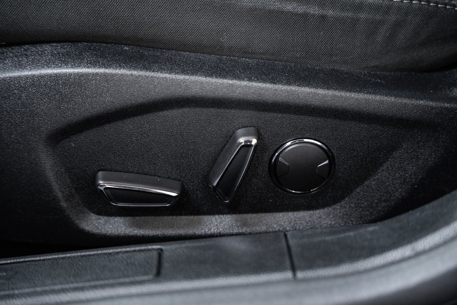 Certified 2020 Ford Fusion SE FWD image 32