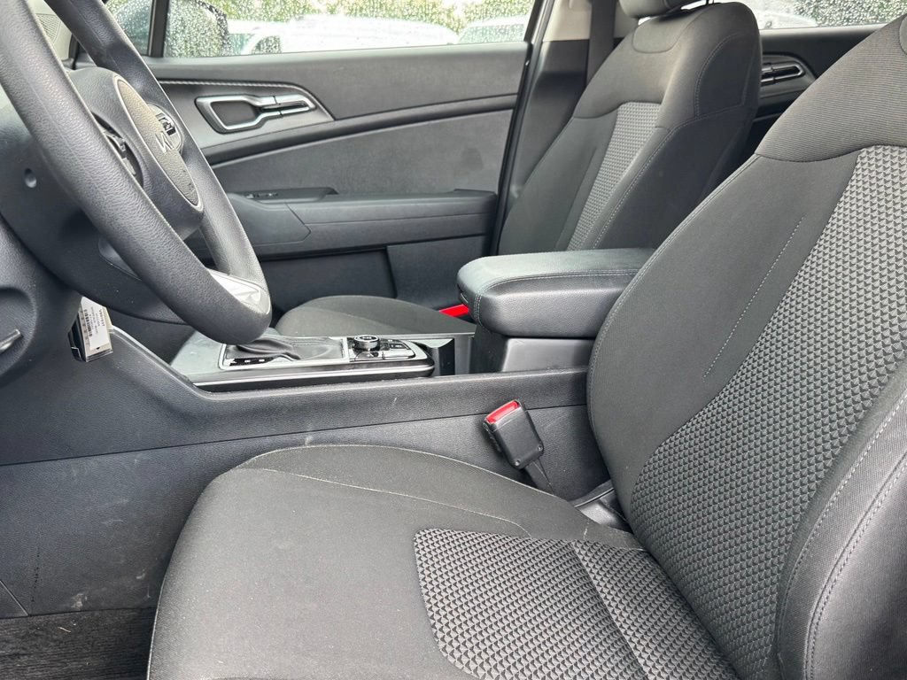 Used 2023 Kia Sportage LX AWD/4WD image 8