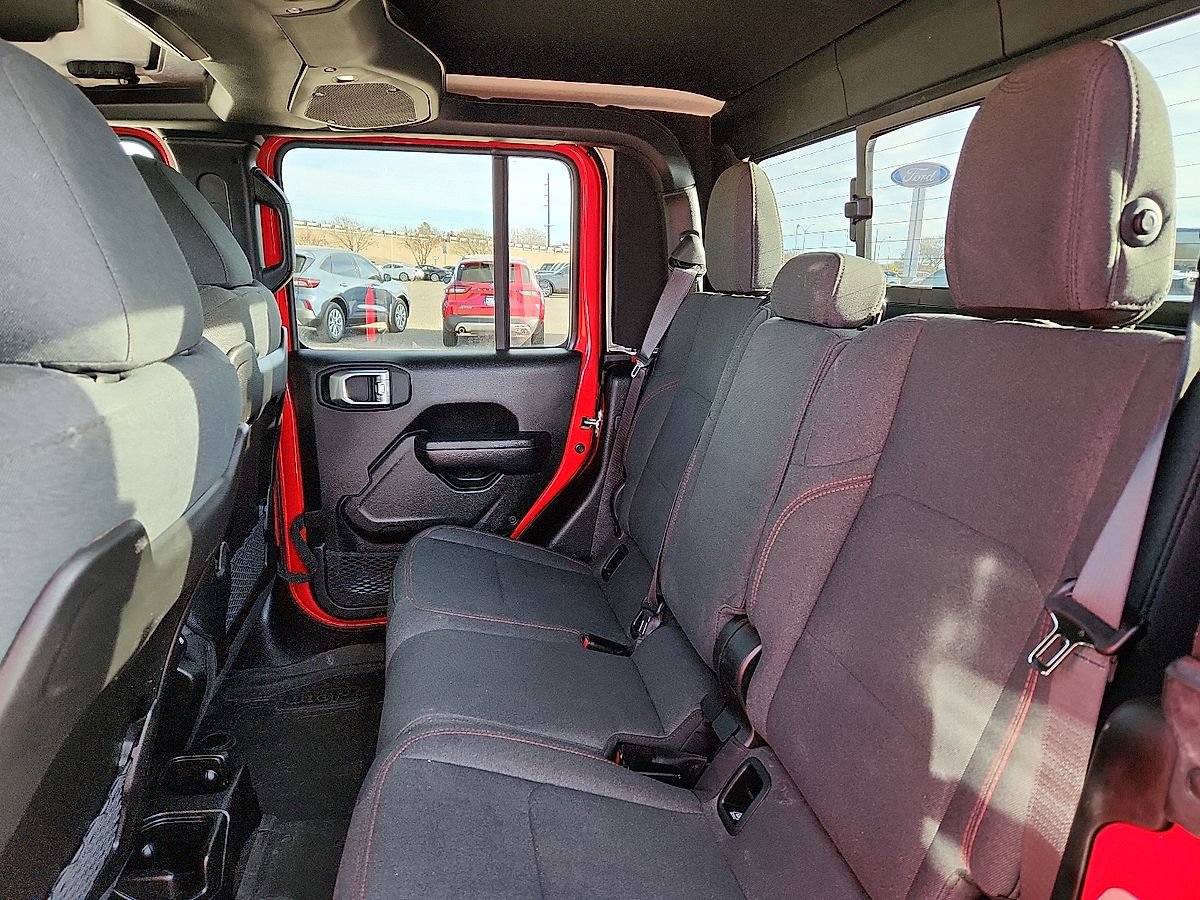 Used 2024 Jeep Gladiator Rubicon w/ Technology Group AWD/4WD image 5