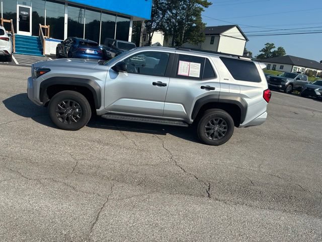 Used 2025 Toyota 4Runner SR5 AWD/4WD image 18
