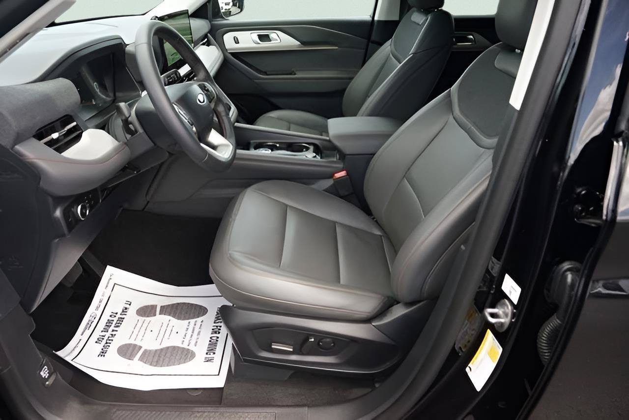 Certified 2026 Ford Explorer Active RWD image 9