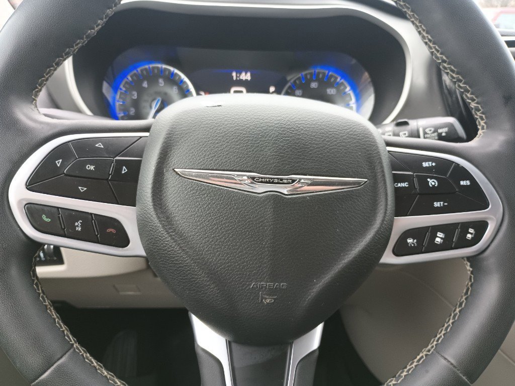 Used 2022 Chrysler Pacifica Touring-L w/ Uconnect Theater Family Group image 19