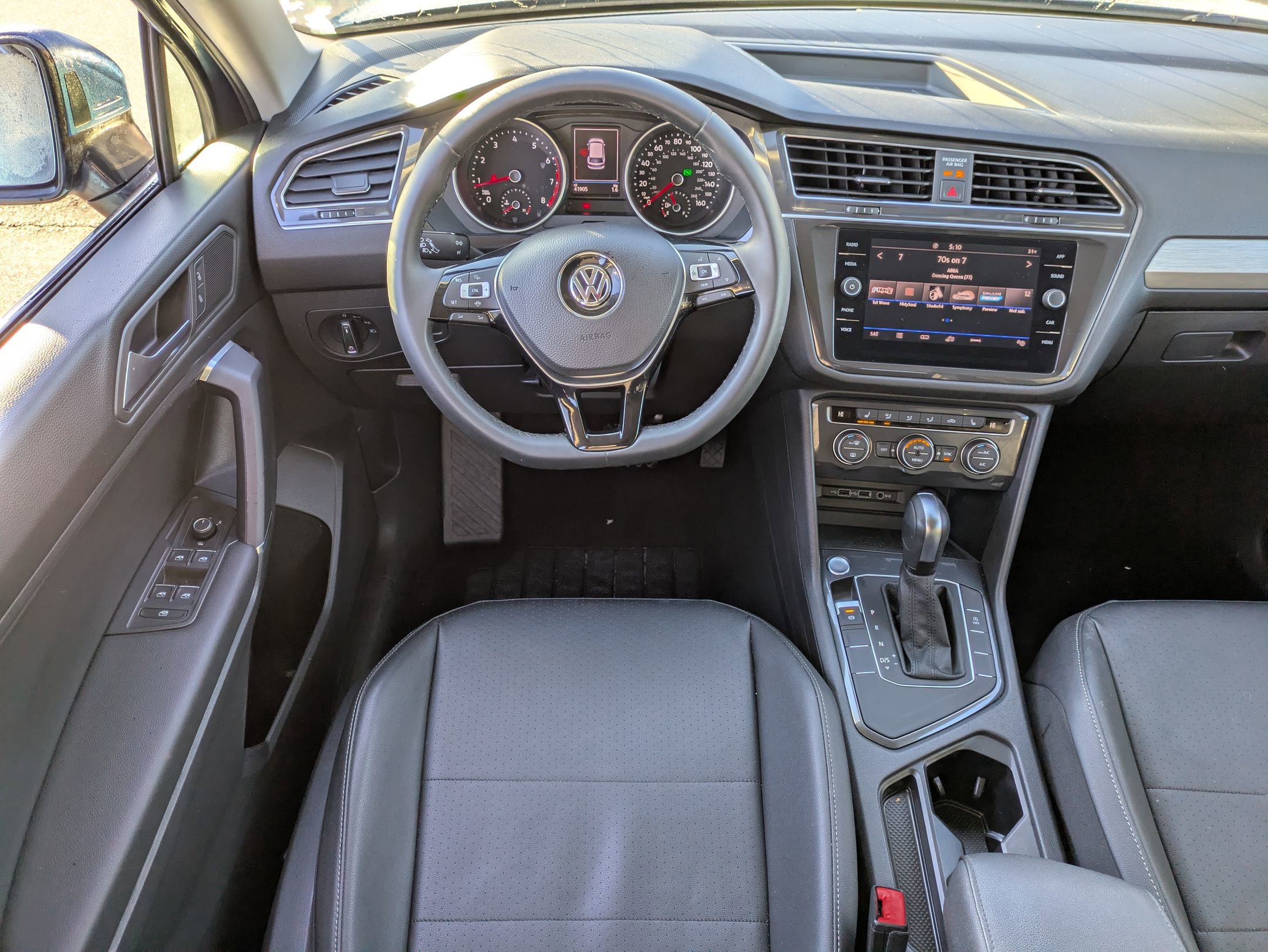 Used 2020 Volkswagen Tiguan SE image 31