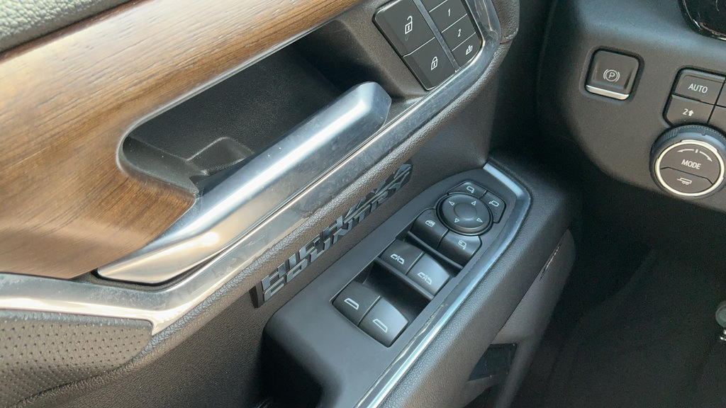 Used 2023 Chevrolet Silverado 1500 High Country w/ Technology Package AWD/4WD image 14