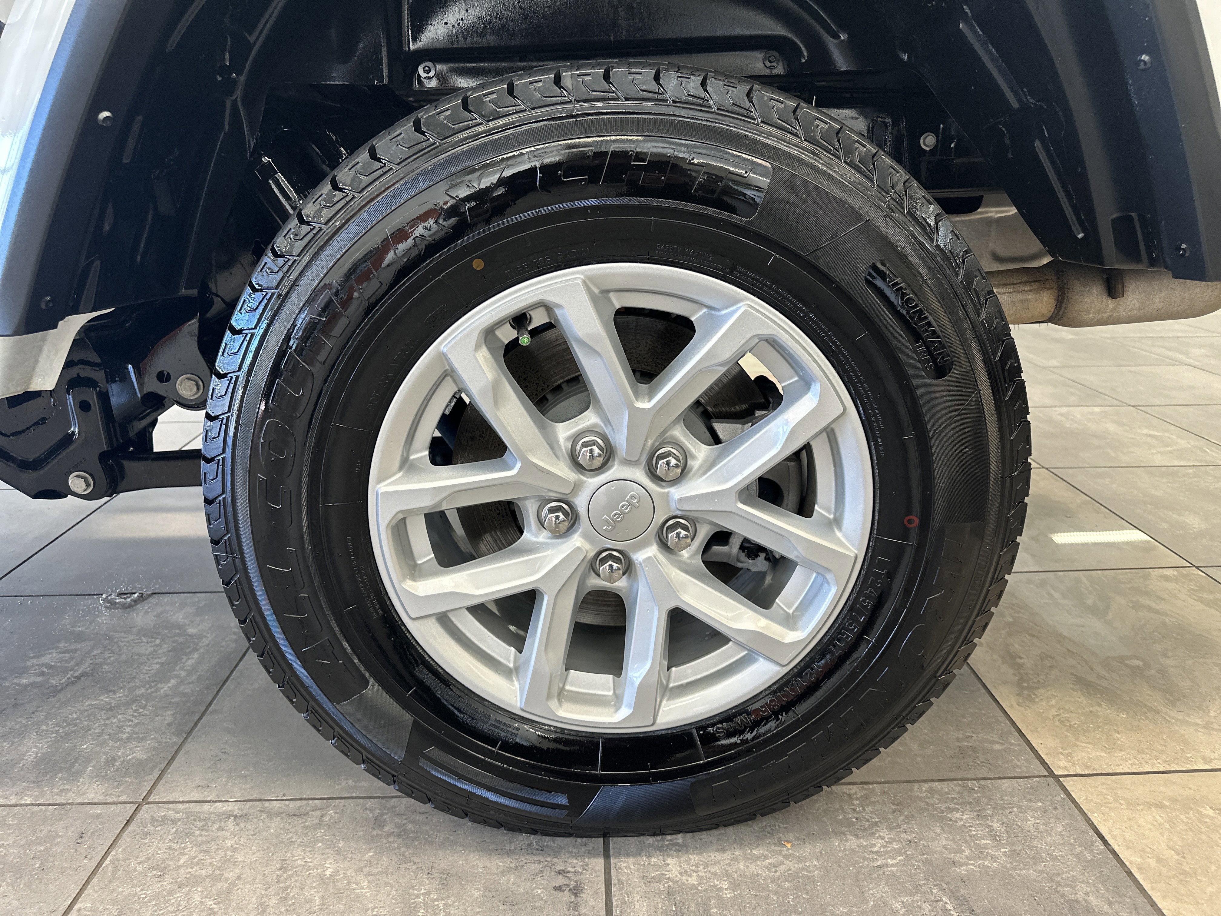 Used 2023 Jeep Gladiator Sport image 16