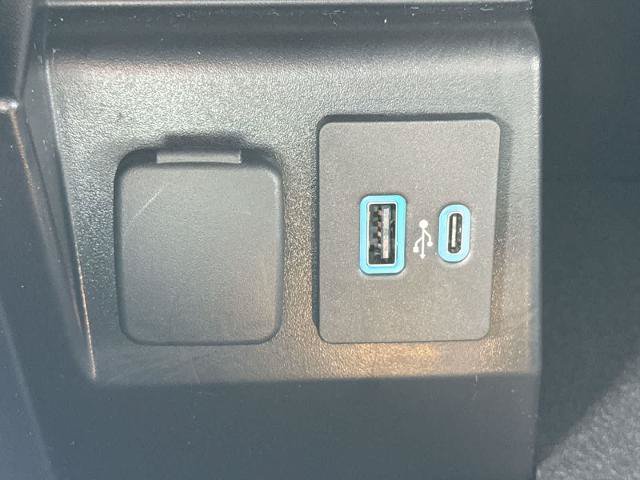 Certified 2024 Ford Explorer XLT w/ Equipment Group 202A AWD/4WD image 31