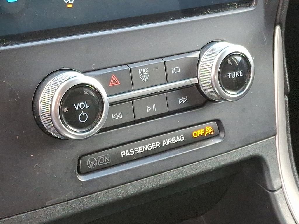 Certified 2022 Ford Edge SE image 16