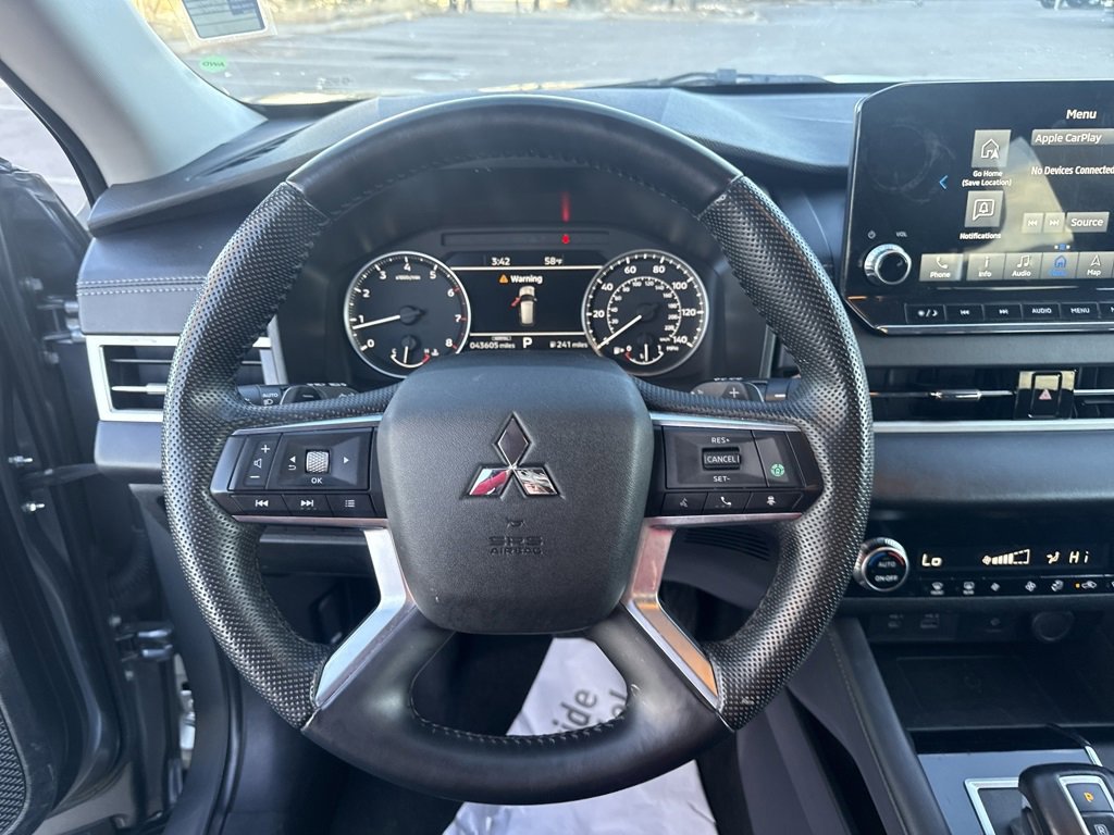 Used 2024 Mitsubishi Outlander SE image 16