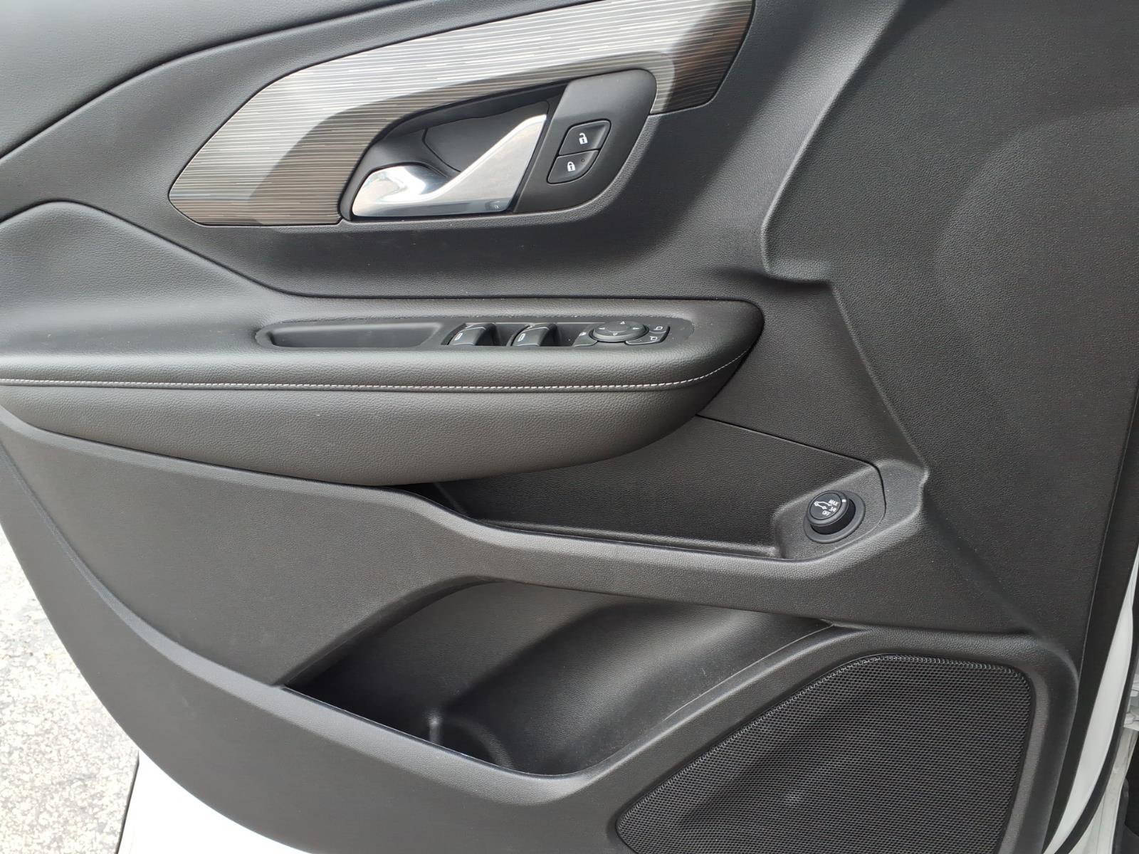 Used 2024 GMC Terrain SLE w/ Driver Convenience Package FWD image 18