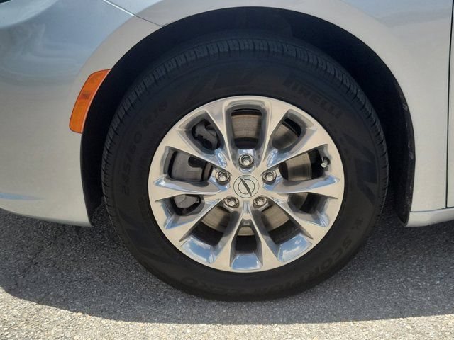 Used 2022 Chrysler Pacifica Touring-L AWD/4WD image 8