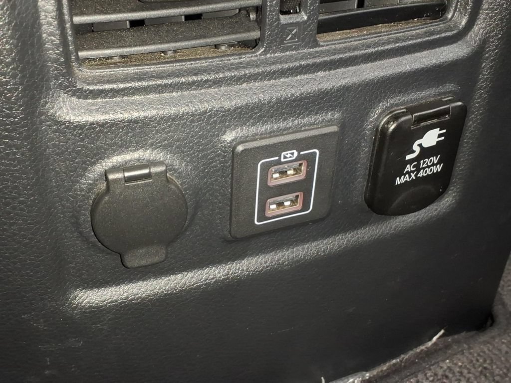 Used 2023 Nissan Titan SV w/ SV Convenience Package AWD/4WD image 17