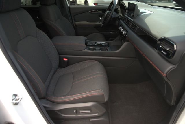 Used 2025 Honda Pilot Sport image 18