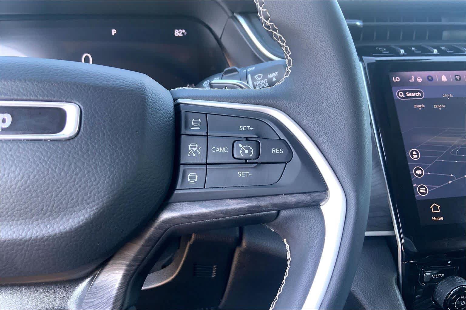 Used 2023 Jeep Grand Cherokee Limited AWD/4WD image 24