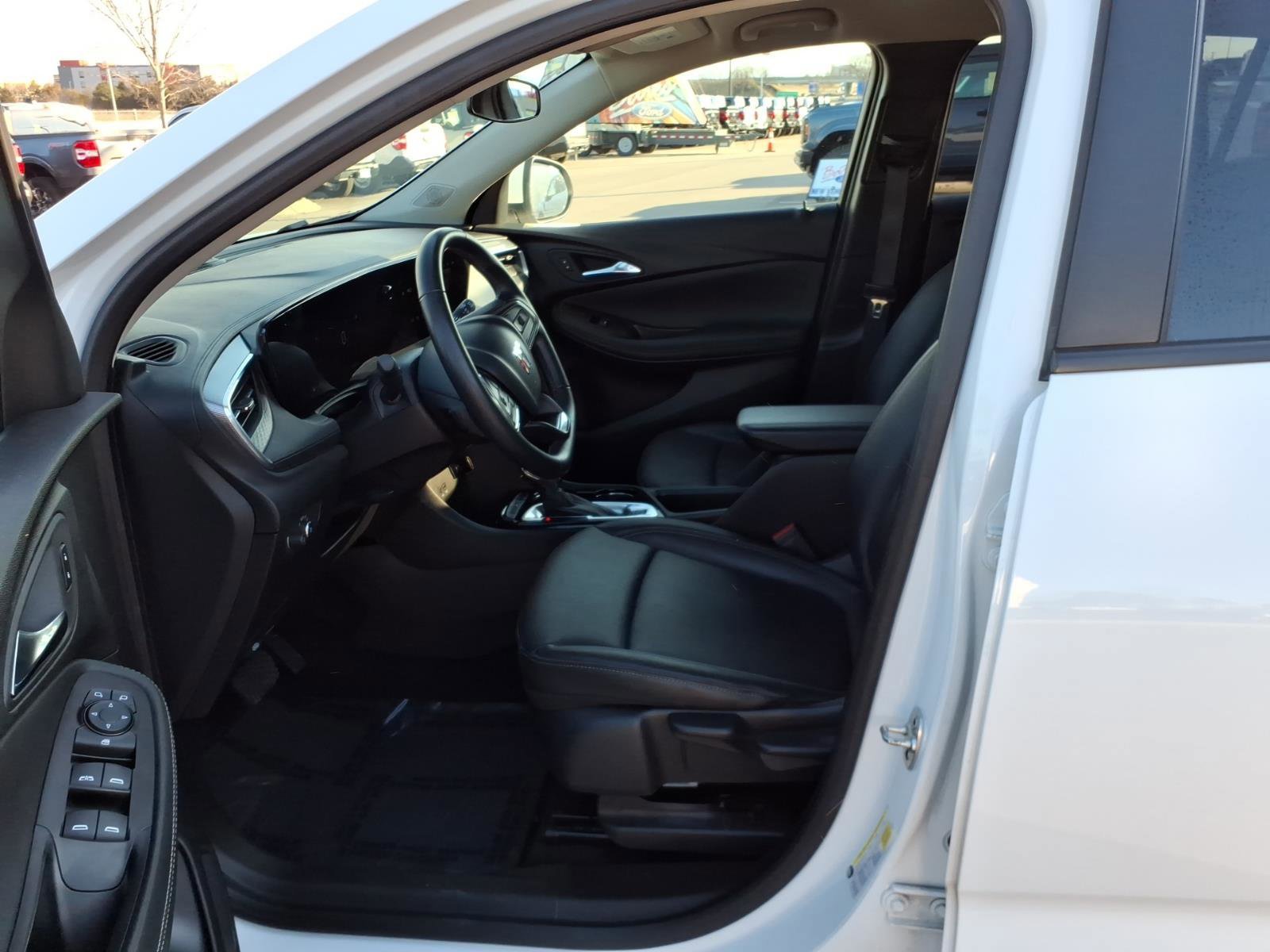 Used 2024 Buick Encore GX Sport Touring image 11