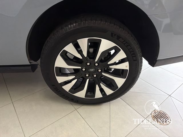 Certified 2025 Ford Expedition Platinum w/ Driver's Package AWD/4WD image 33