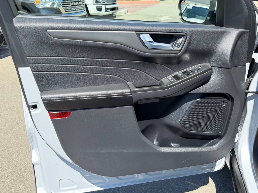 Certified 2025 Ford Escape SE FWD image 18
