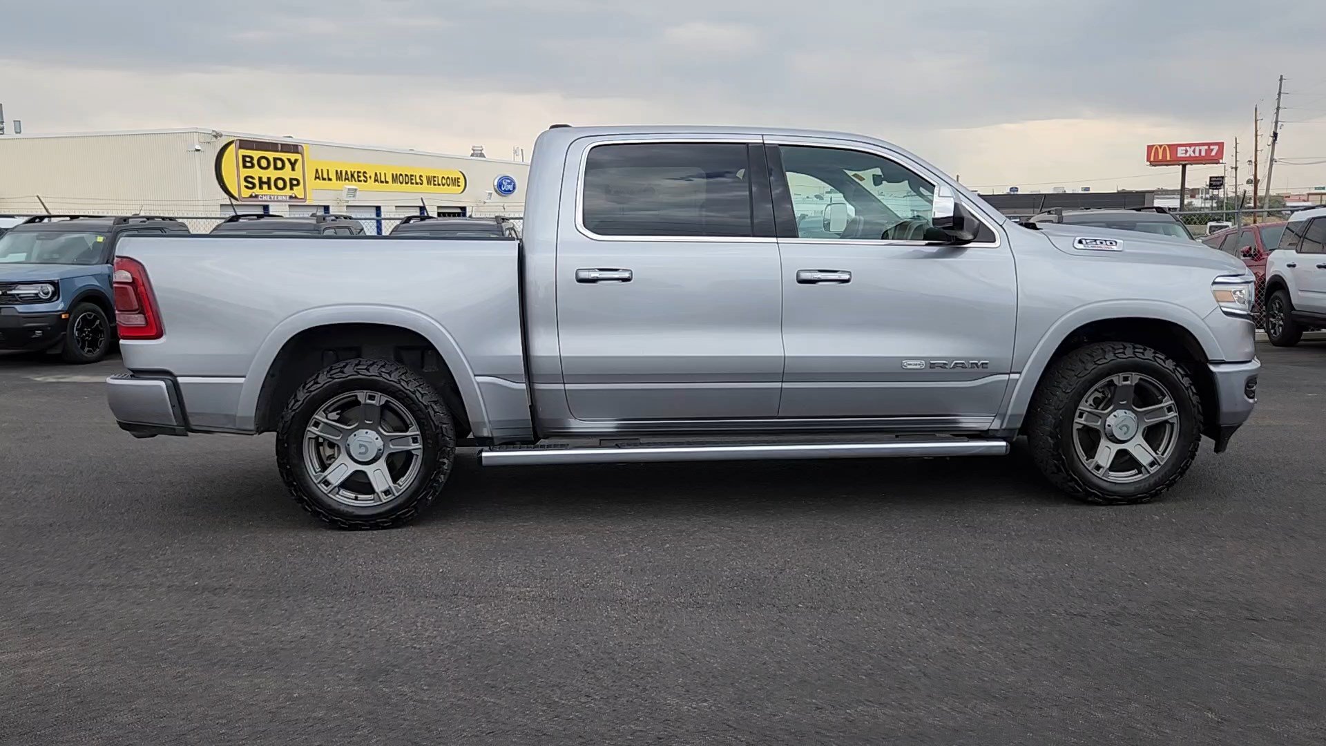 Used 2022 RAM 1500 Limited w/ Body Color Bumper Group AWD/4WD image 3