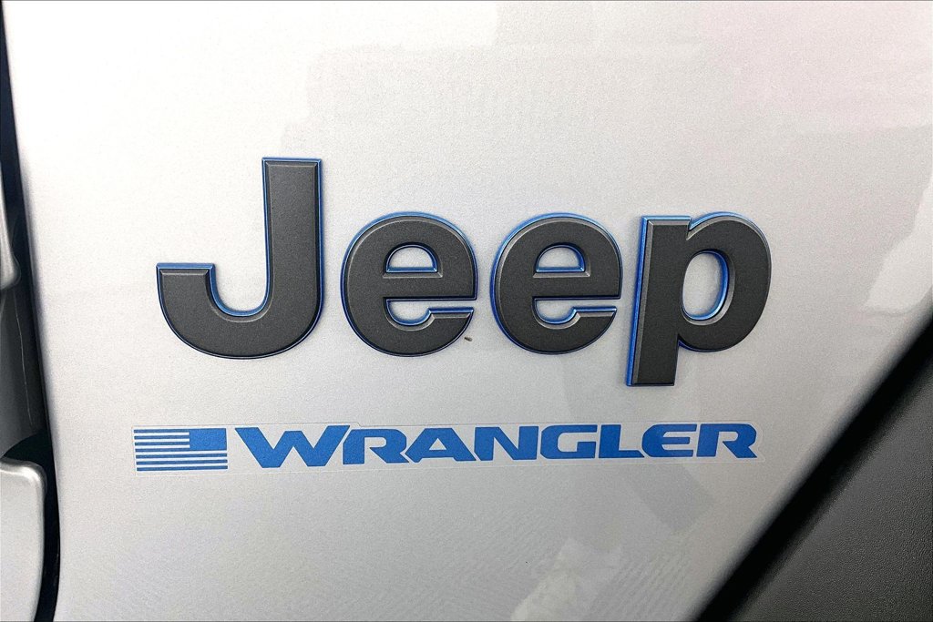 Used 2023 Jeep Wrangler Unlimited w/ Cold Weather Group AWD/4WD image 14