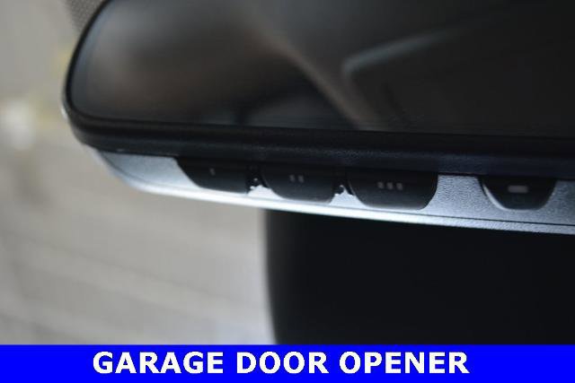 Used 2020 Toyota Highlander XLE image 21