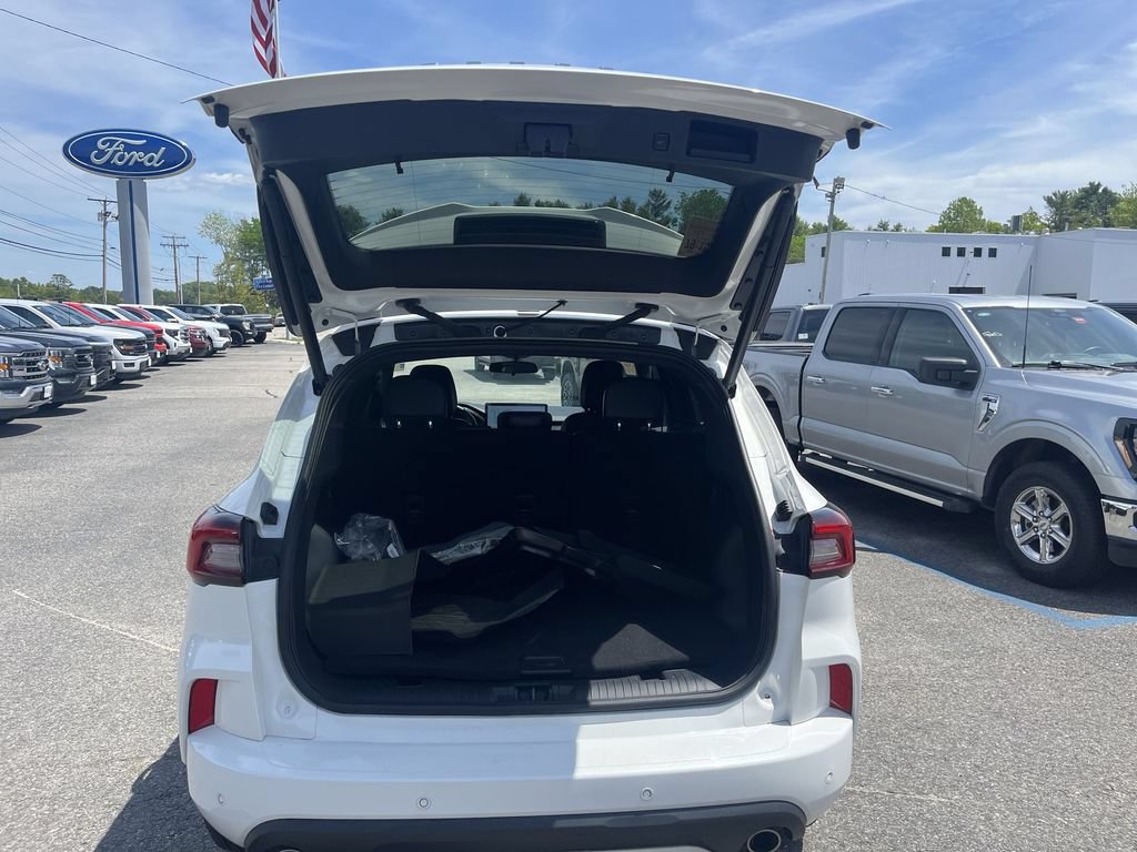 Certified 2024 Ford Escape ST-Line w/ Tech Pack #1 AWD/4WD image 3