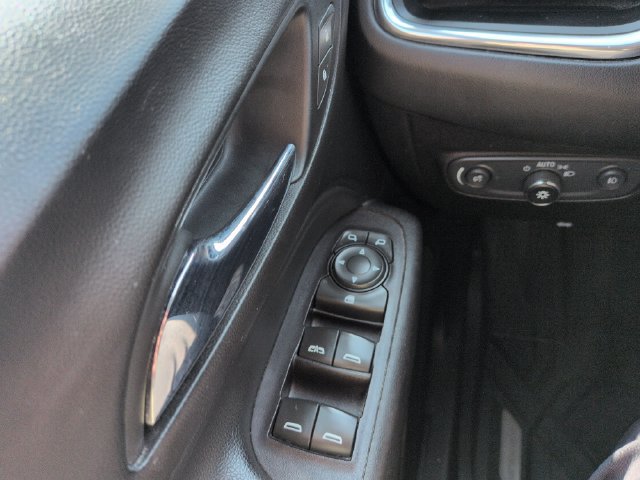 Used 2020 Chevrolet Equinox LT w/ Driver Convenience Package AWD/4WD image 29