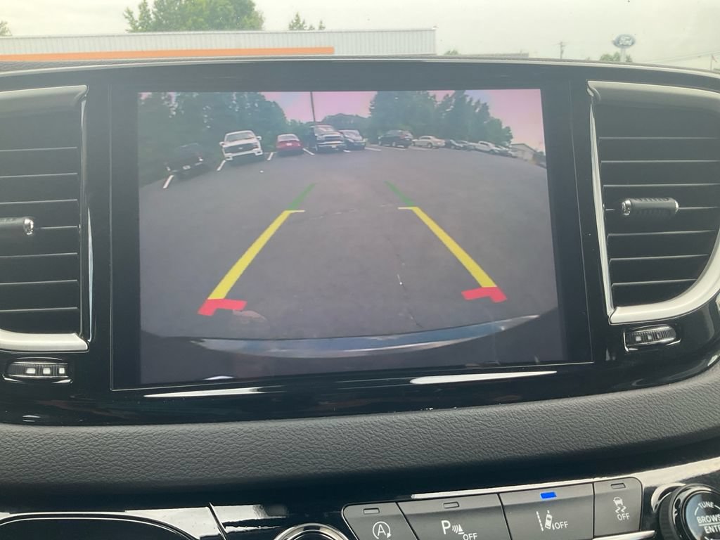 Used 2024 Chrysler Pacifica Touring-L FWD image 25