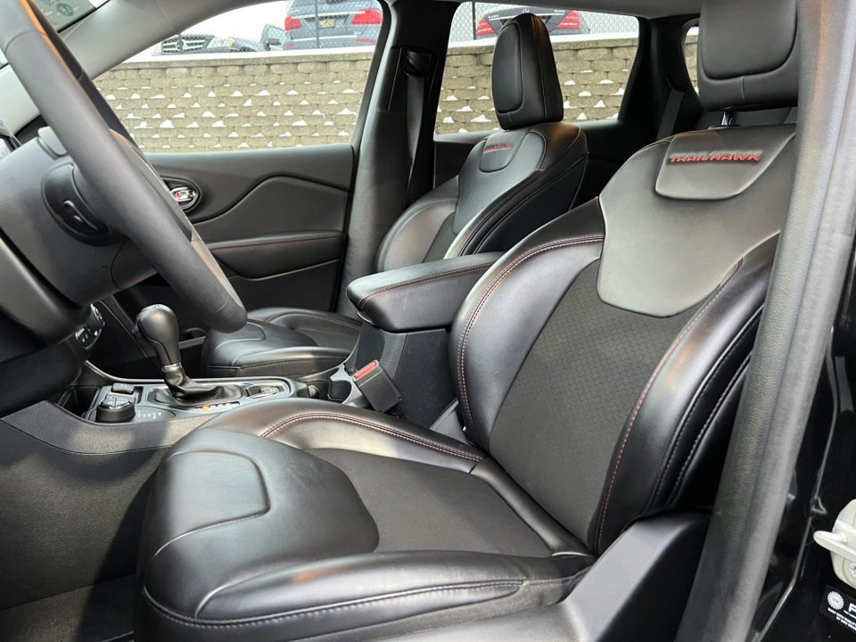 Used 2022 Jeep Cherokee Trailhawk w/ Comfort/Convenience Group image 11