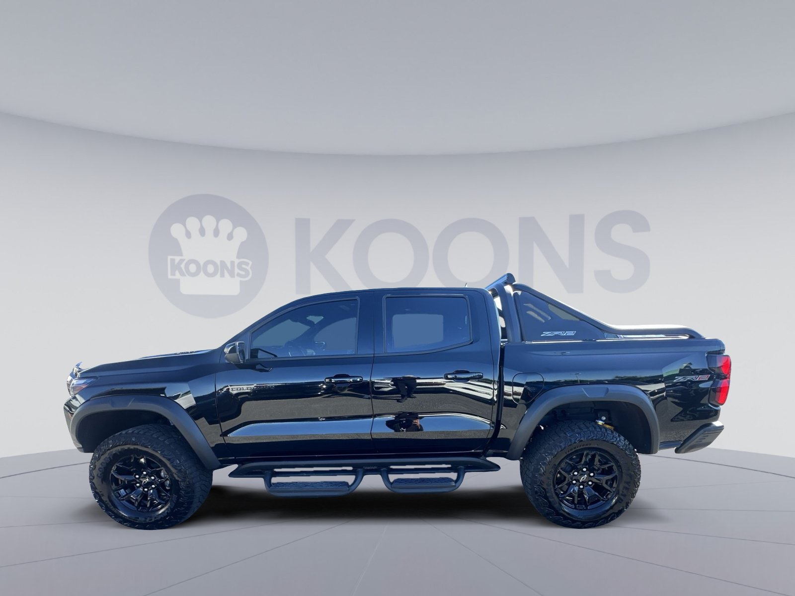 Used 2025 Chevrolet Colorado ZR2 w/ Midnight Edition AWD/4WD image 7