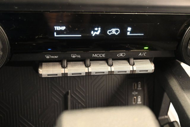 Used 2025 Toyota 4Runner SR5 AWD/4WD image 12