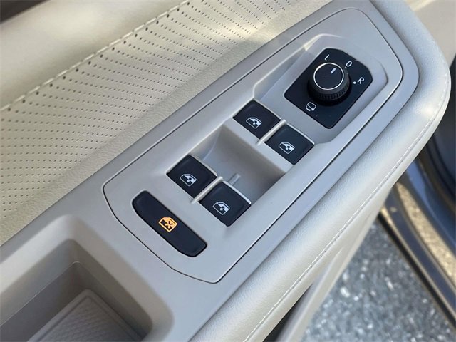 Used 2025 Volkswagen Atlas SEL Premium R-Line image 15