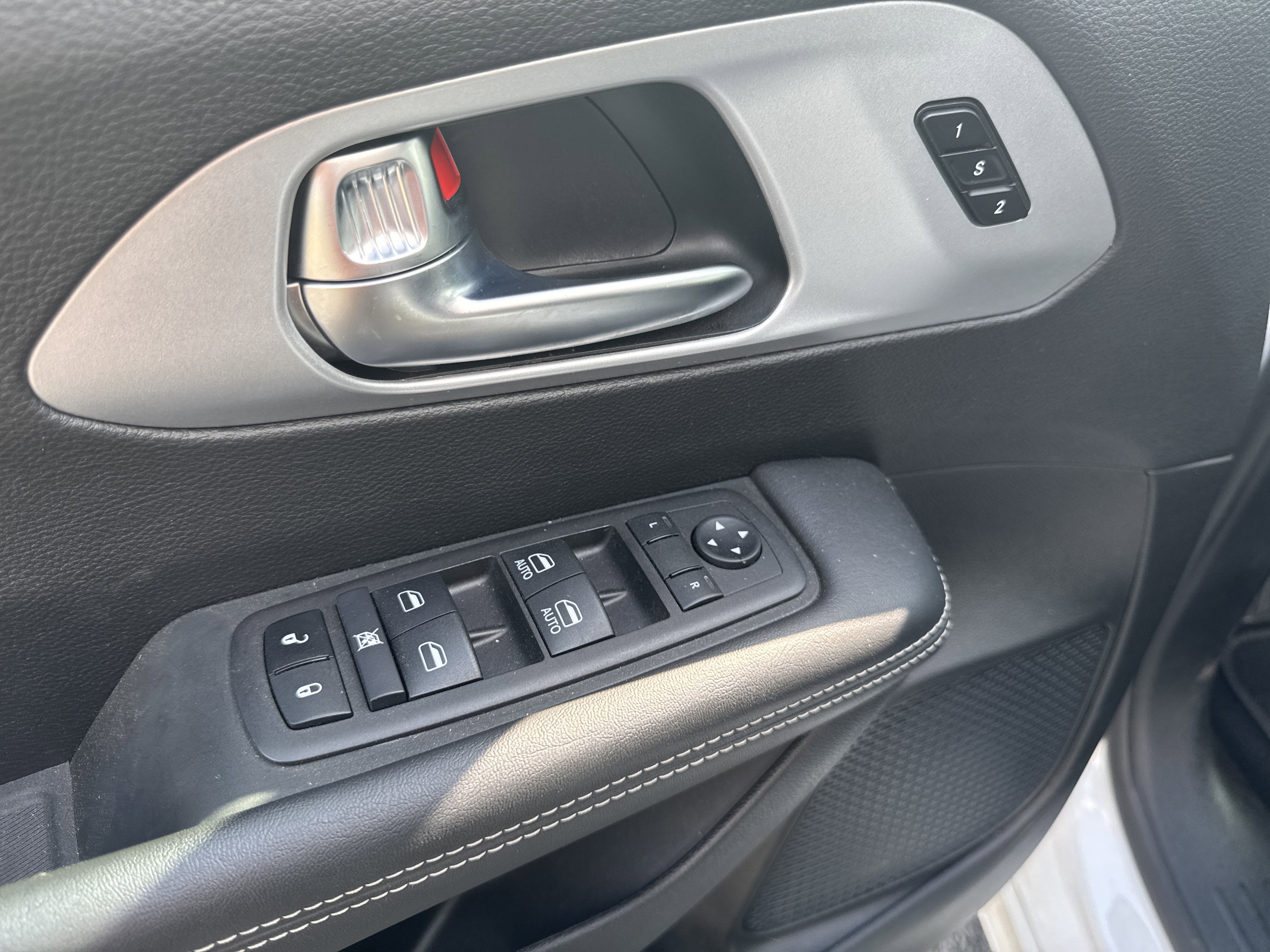 Used 2024 Chrysler Pacifica Touring-L w/ S Appearance Package FWD image 22