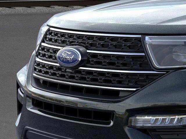 Certified 2022 Ford Explorer XLT w/ Equipment Group 202A AWD/4WD image 17