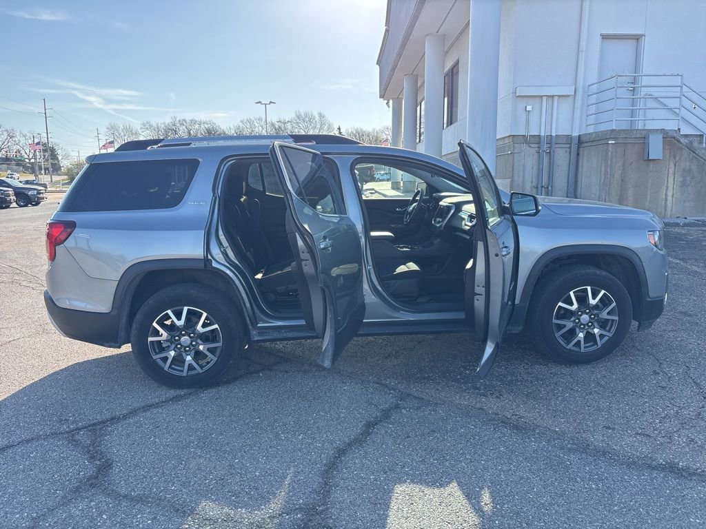Used 2023 GMC Acadia SLE w/ Driver Convenience Package image 8