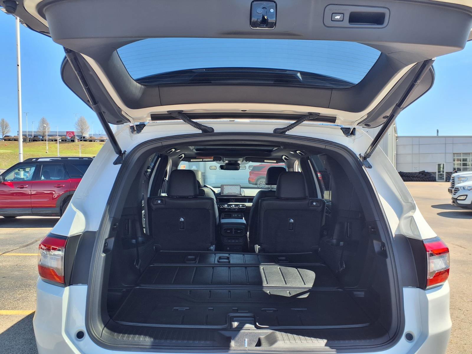 Used 2025 Honda Pilot Black Edition image 12